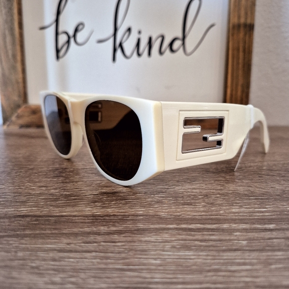 FENDI Sunglasses, FE40109I,  54-18 145, AUTHENTIC - Picture 3 of 9